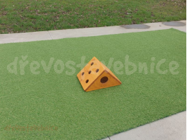 malý jehlan exteriér